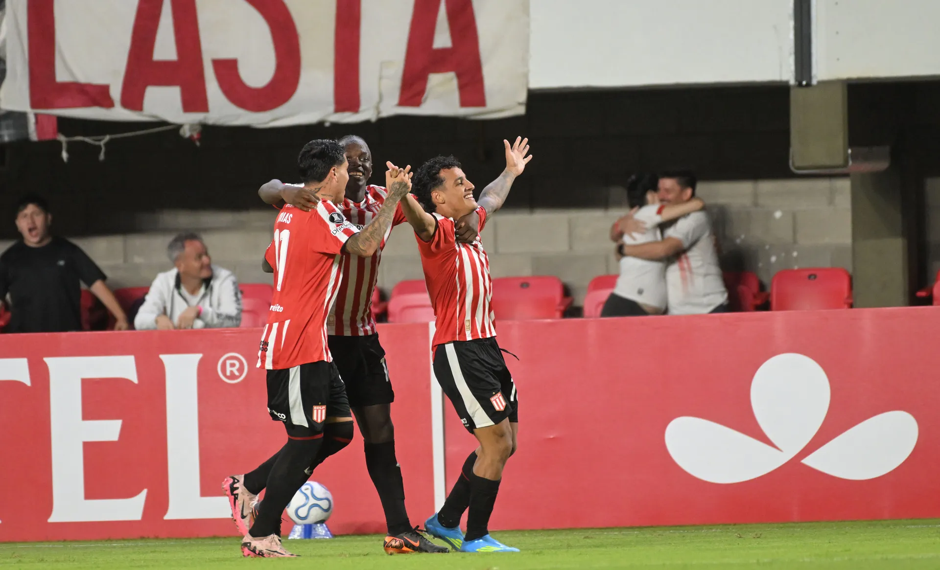 Ganó sin lucir, pero se afirma en la Copa