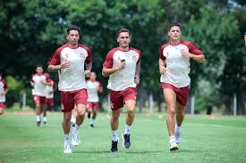 Se perfila un equipo para el debut del domingo