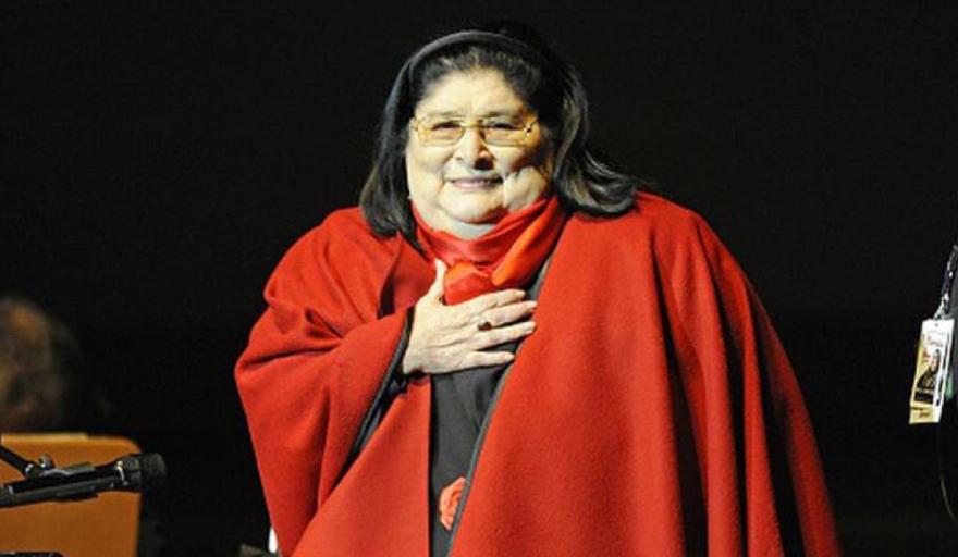 Un país nació, una voz lo hizo eterno