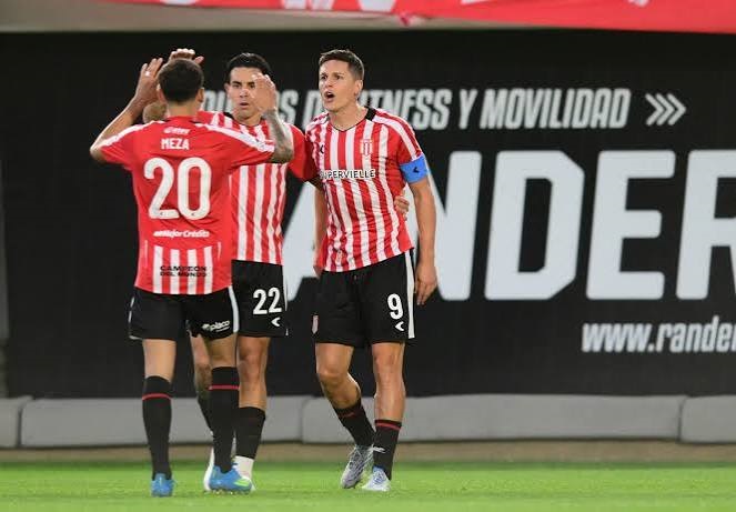 Estudiantes jugó un gran partido y le ganó 3 a 0 a Defensa