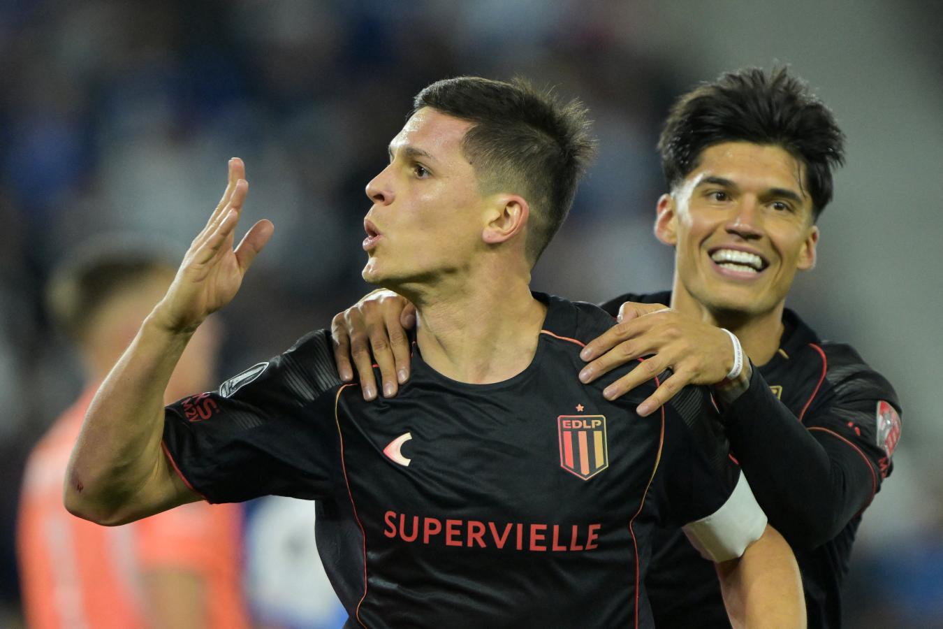 Estudiantes se lució en Chile y está en cuartos de Libertadores