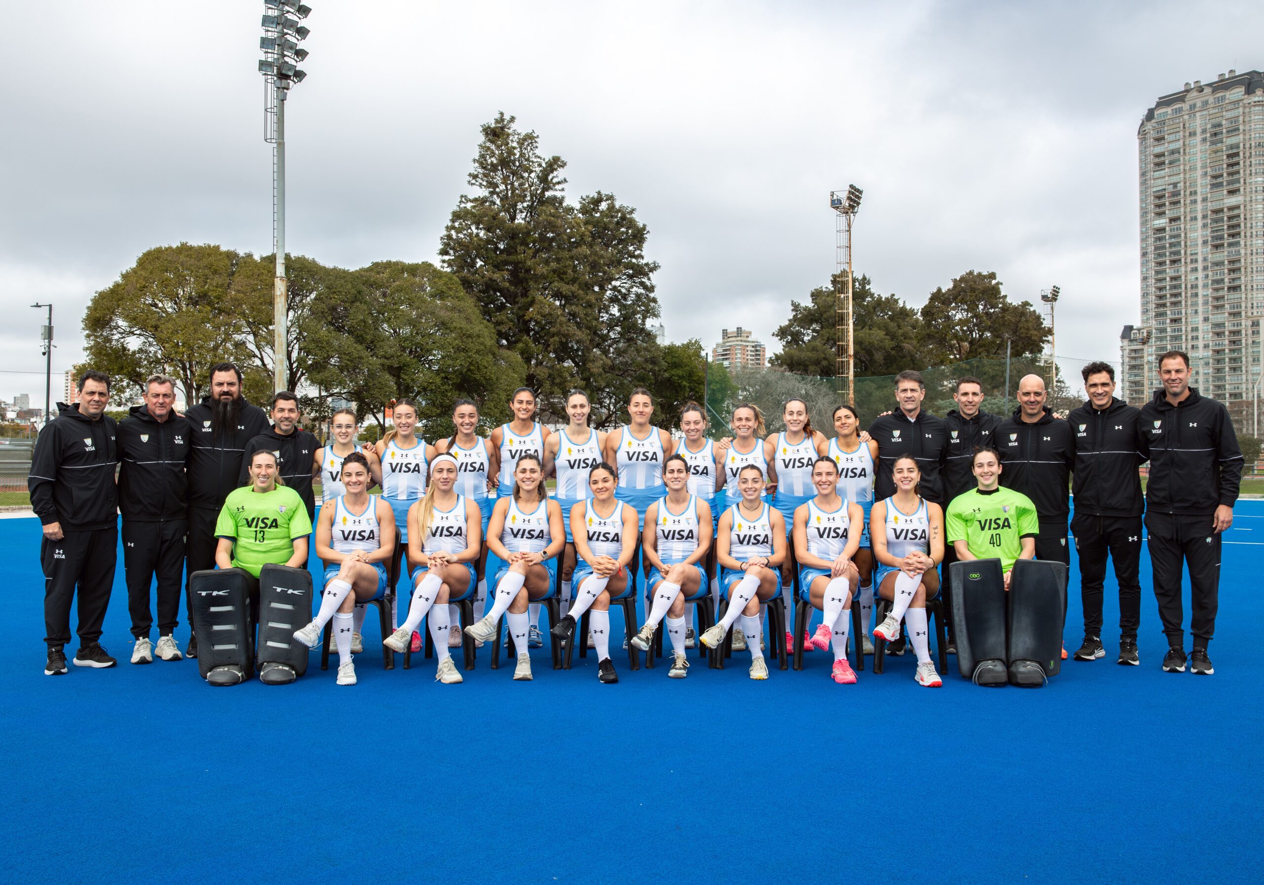 Las Leonas y Los Leones viajan a Europa para disputar la Copa del Mundo